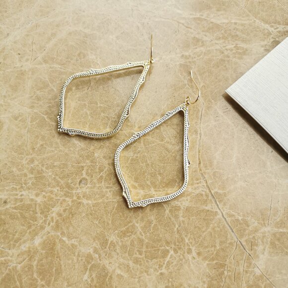 NEW Kendra Scott Gold Sophee Drop Earrings - Picture 2 of 3